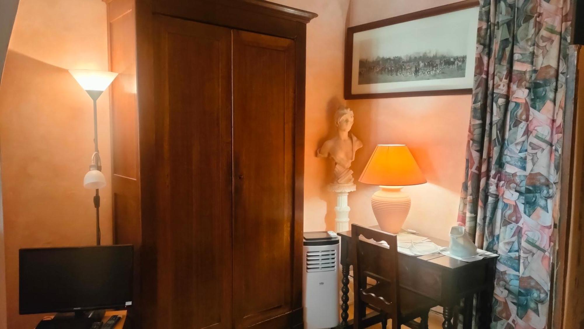 Tresor Apartment Uzes Bagian luar foto